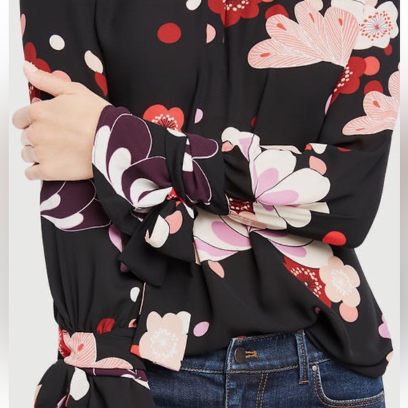 Ann Taylor keyhole chiffon blouse - Picture 2 of 4